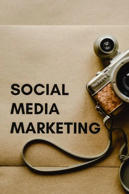 Page Facebook d’un réseau social d’entrepreneurs sur ordinateur et mobile.